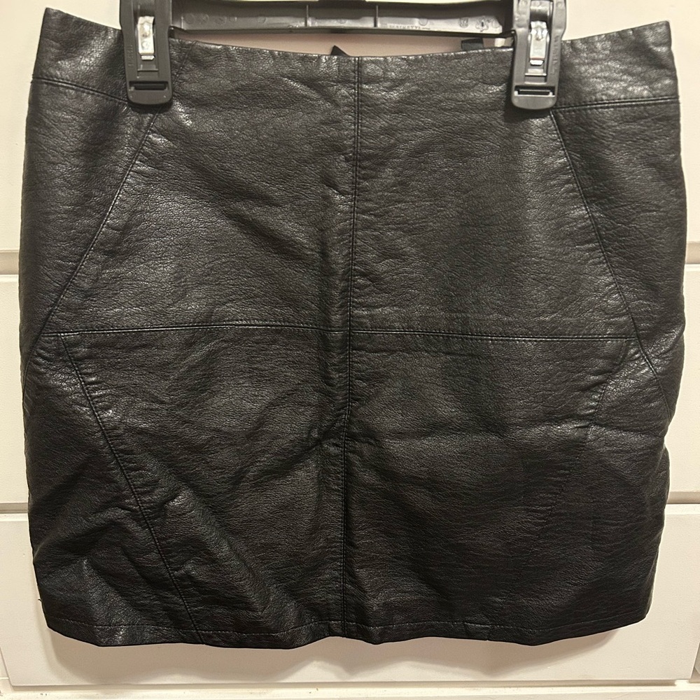 H&M Sleek Black Outerwear skirt